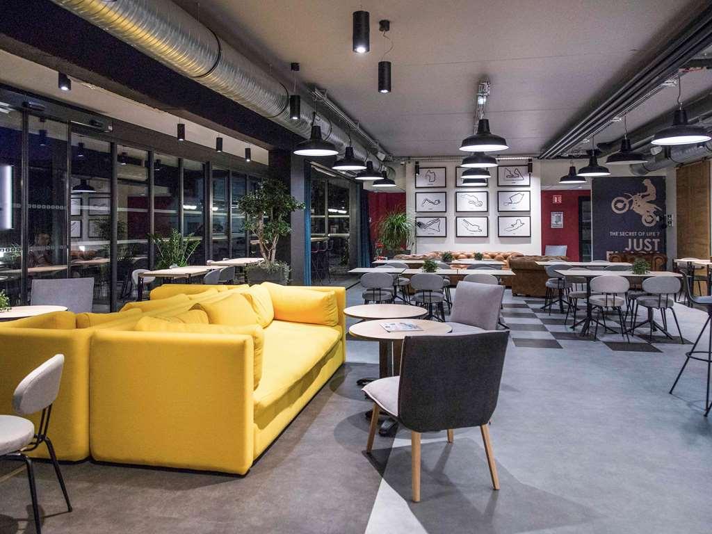 Ibis Styles Bale-Mulhouse Aeroport Hotel Блотзайм Ресторант снимка