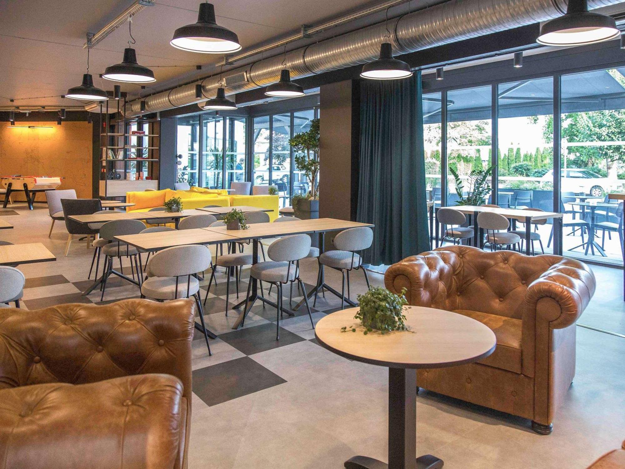 Ibis Styles Bale-Mulhouse Aeroport Hotel Блотзайм Екстериор снимка