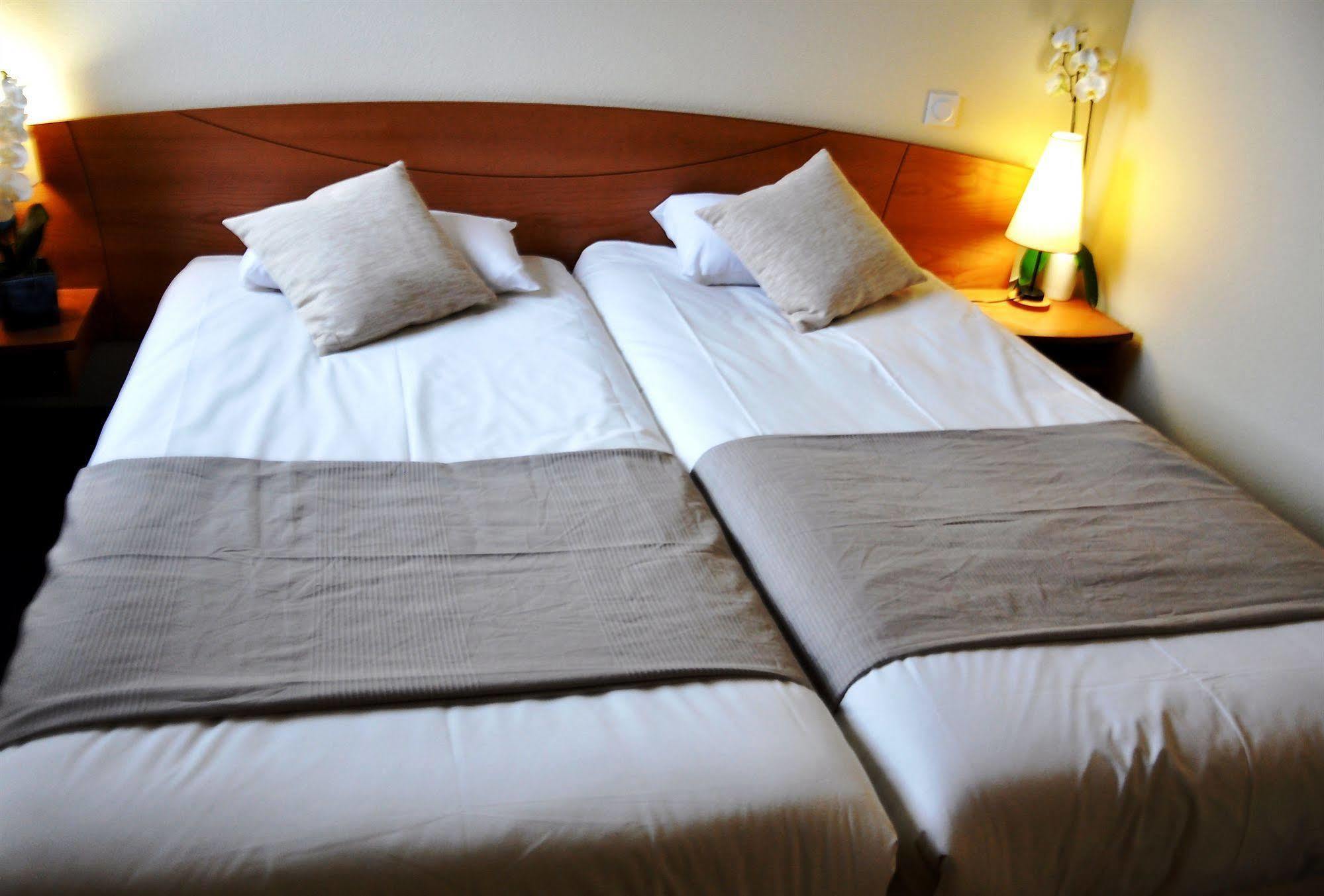 Ibis Styles Bale-Mulhouse Aeroport Hotel Блотзайм Екстериор снимка