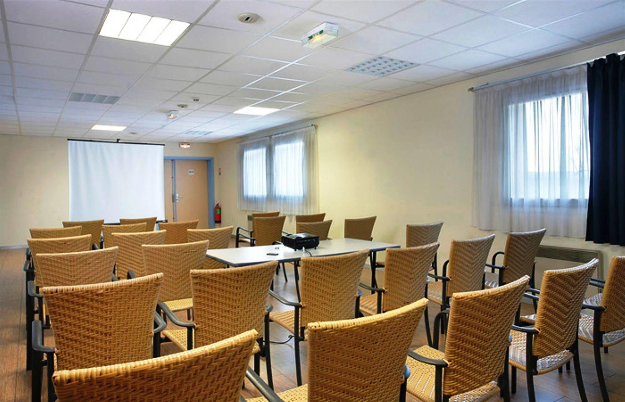 Ibis Styles Bale-Mulhouse Aeroport Hotel Блотзайм Екстериор снимка